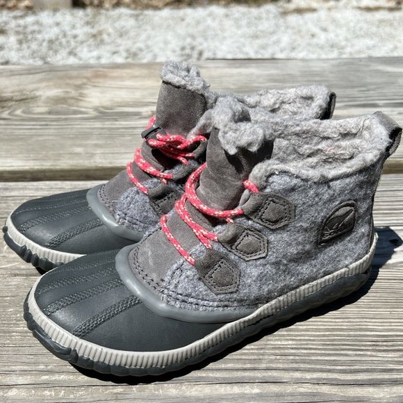 Sorel Out N About Duck Boots Size 4 W Gray Felt Black Pink Laces Grey Waterproof - Picture 2 of 10